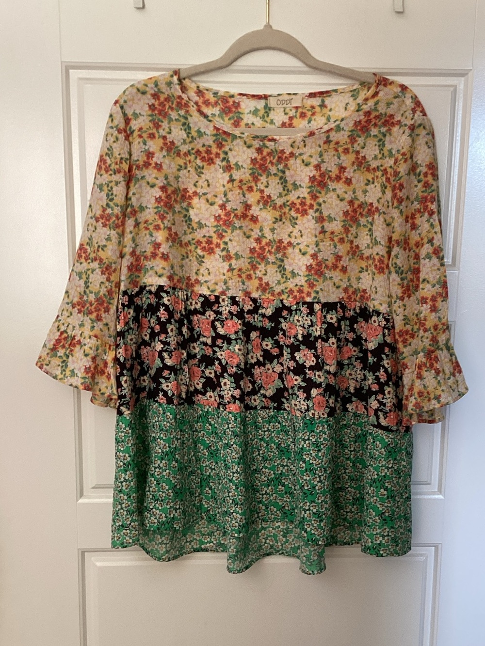 ODDY Floral Tiered Blouse in Cream, Black & Green
